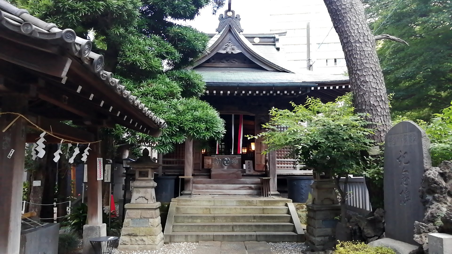 広尾稲荷神社 （廣尾稲荷神社）（東京都港区南麻布）拝殿の天井画の墨龍図が有名な稲荷神社 SpiBlog
